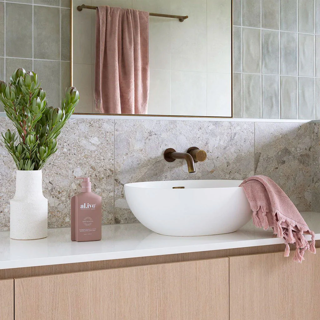 Raspberry Blossom & Juniper - Hand & Body Wash - Image 3
