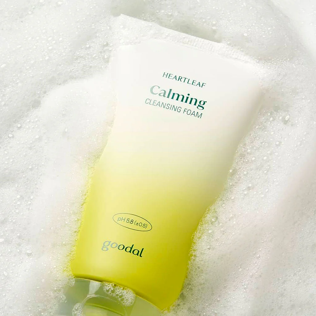 Houttuynia Cordata Calming pH Balancing Cleansing Foam - Image 2